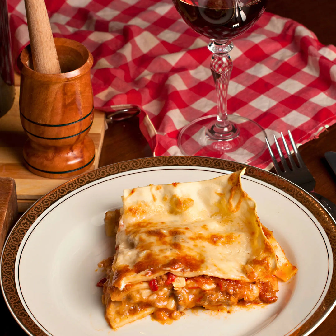 Lasagne alla Bolognese, Rosette al Prosciutto Cotto e Ragù Tradizionale: il cuore dell’Emilia Modena Food Boutique